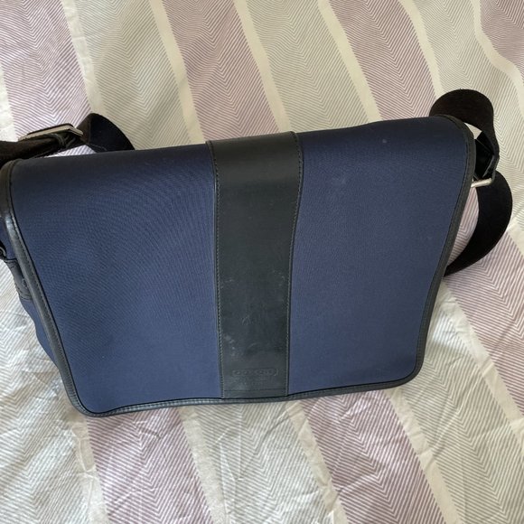 Navy Canvas/Black Leather COACH Messenger Bag - good condition - Picture 4 of 9